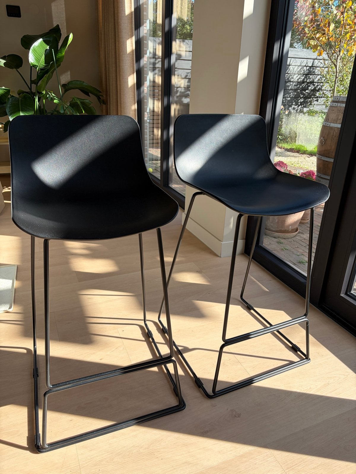 Set van 2 zwarte barkrukken - 68cm hoog, Huis en Inrichting, Kunststof, 60 tot 90 cm, Ophalen of Verzenden, Zo goed als nieuw