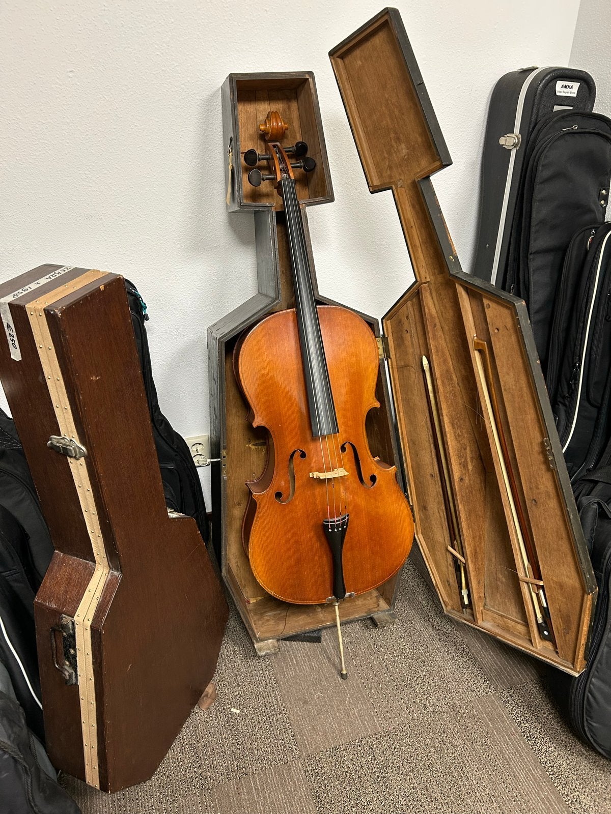 Antieke Europese Muziekinstrumenten in overleg bezichtigen, Ophalen