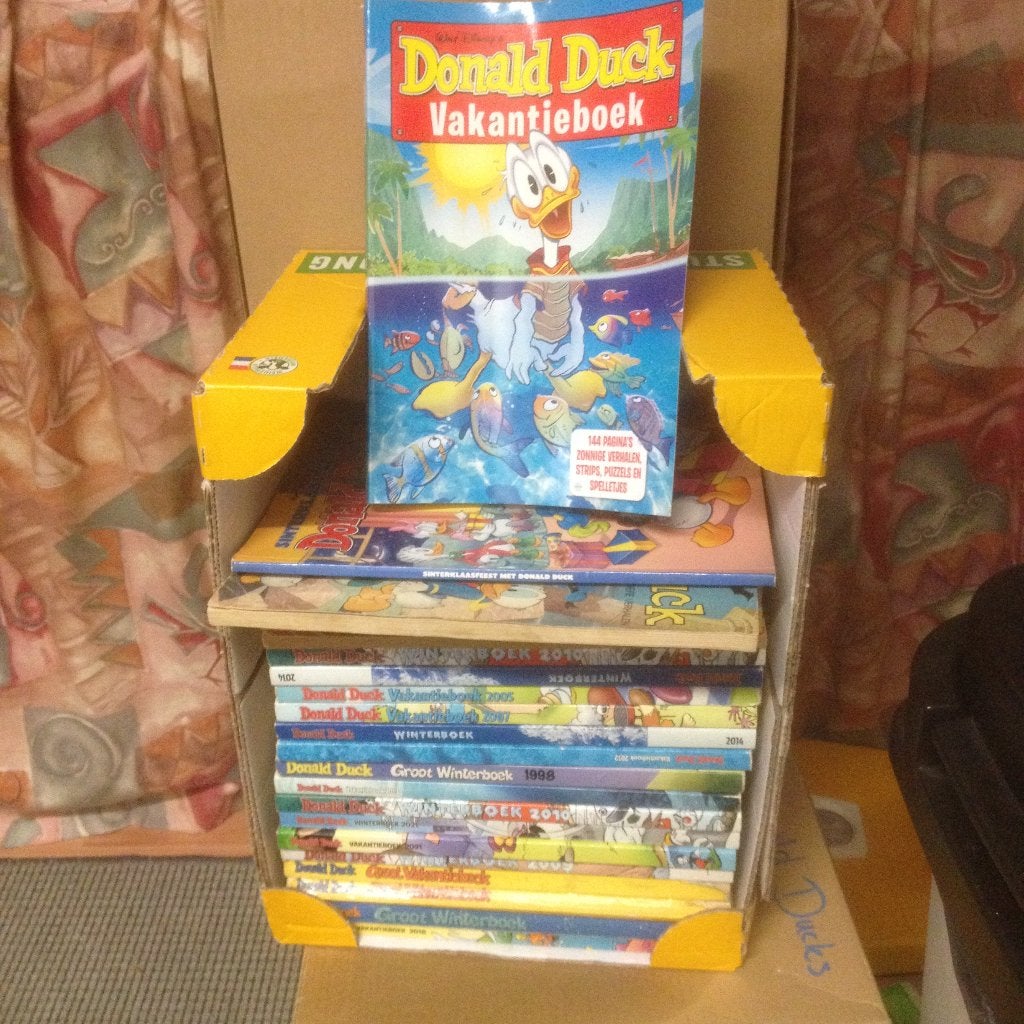 125 x Groot vakantie boek zomer winter, Donald Duck, Meerdere stripboeken, Ophalen, Gelezen