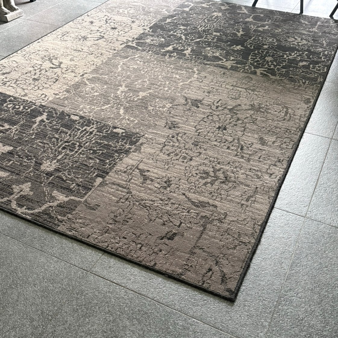 Groot en modern vloerkleed in goede staat, Ophalen, Zwart, 200 cm of meer, Zo goed als nieuw