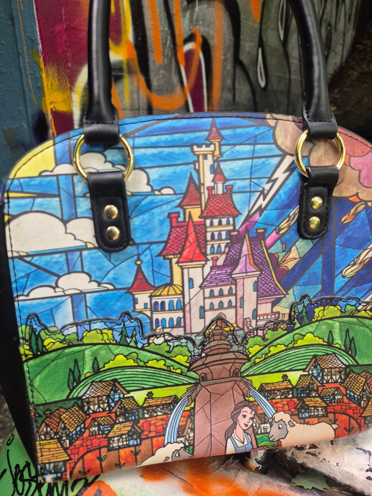 Loungefly Disney Belle & Beest Glas-in-lood Handtas, Ophalen of Verzenden, Assepoester of Belle, Servies