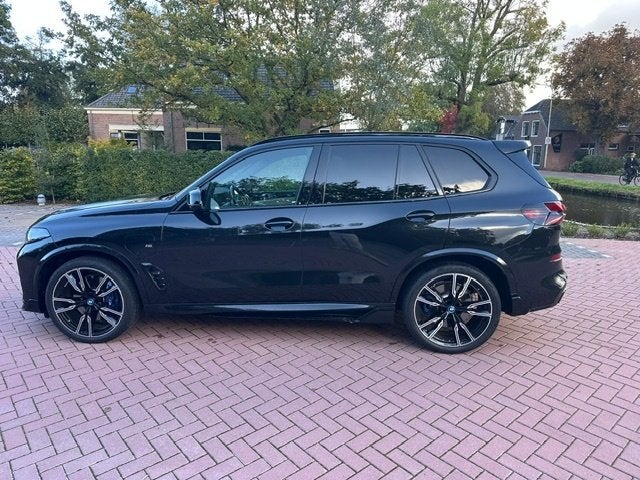 BMW X5 Xdrive50e 490pk Aut 2024 Zwart, Auto's, X5, 2395 kg, Zwart, Overige kleuren
