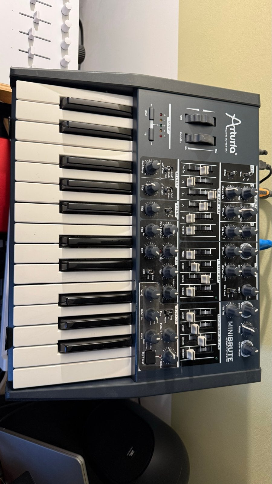Arturia Minibrute Analoge Synthesizer, Overige merken, Gebruikt, Met midi-aansluiting, Overige aantallen