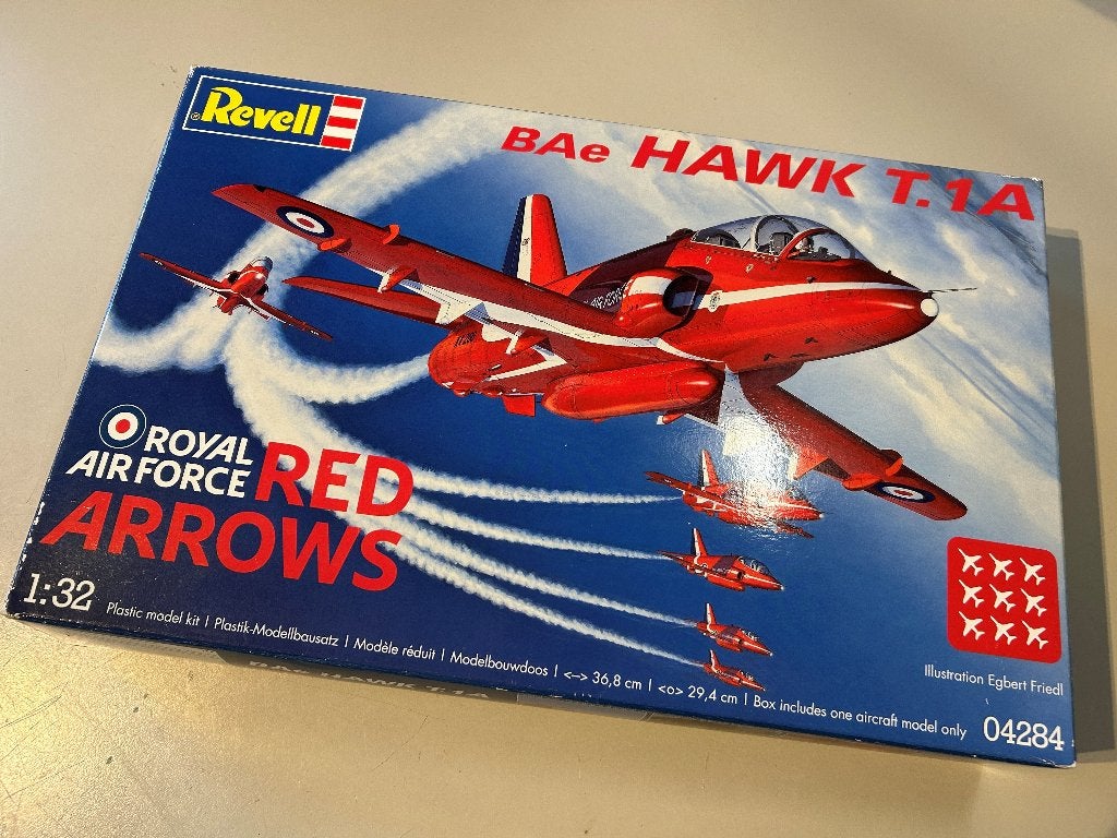 Schaalmodel (1/32):   BAe Hawk T1A 'Red Arrows', Revell, Ophalen of Verzenden, Zo goed als nieuw, Groter dan 1:72