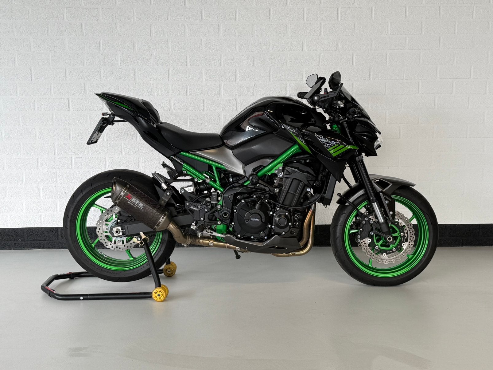 Kawasaki Z900 - 2024 - Rijklaar met Akrapovic en Stuurverwar, Occasion, 4 cilinders, Motorrijbewijs A, 948 cc