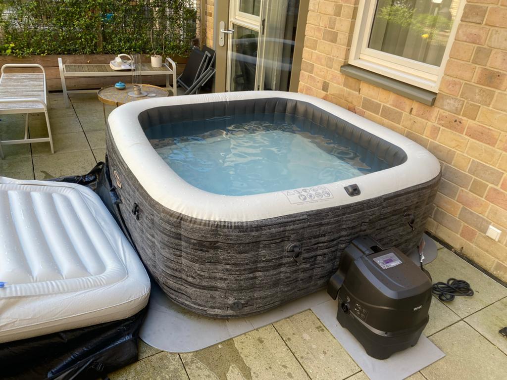 Intex PureSpa Opblaasbare Jacuzzi - 1x gebruikt, Ophalen, Zo goed als nieuw, Afdekzeil, Opblaasbaar