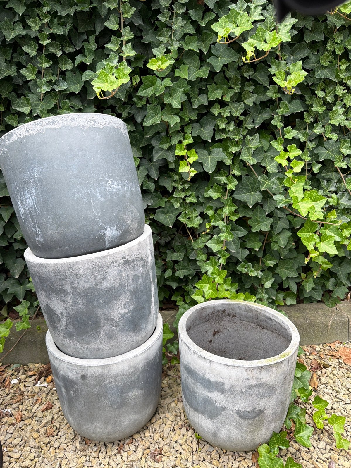 Set van 4 Grijze Tuinpotten - Buitenpotten, Ophalen, Gebruikt, Minder dan 60 cm, Rond