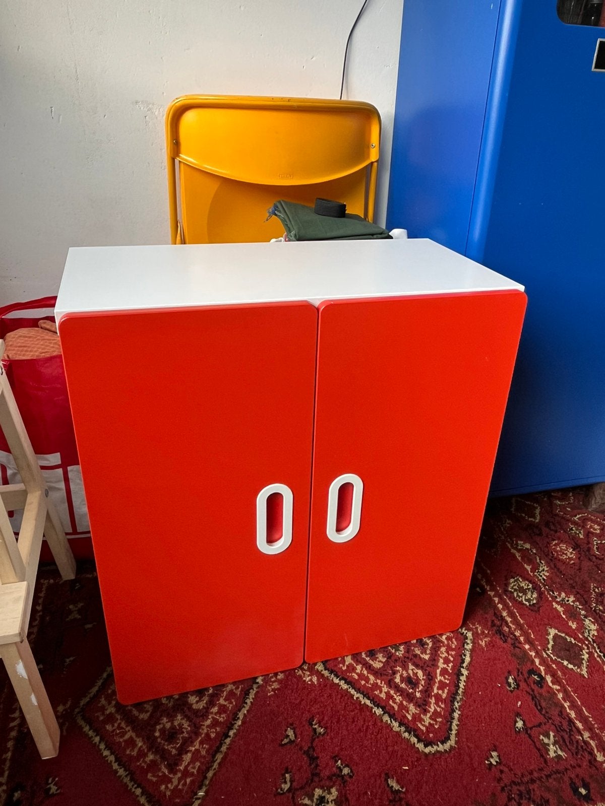 Rood (wand)kastje ikea stuva fritids, Ophalen, Gebruikt, Ikea stuva fritids