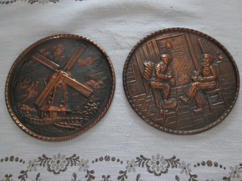 2 koperen borden,molen,visser,pijp roken Holland diameter 20, Ophalen of Verzenden, Koper