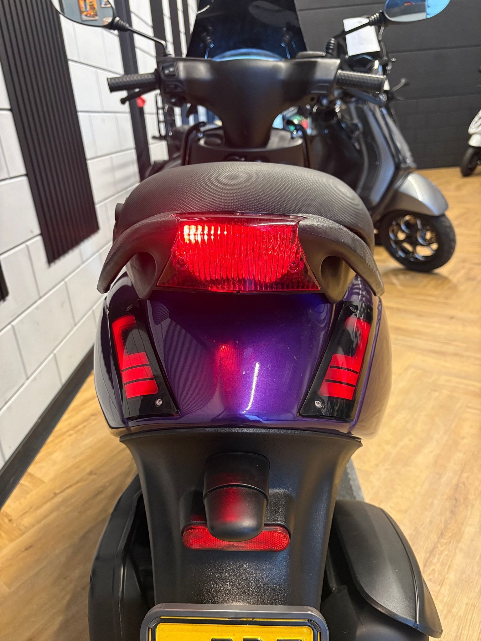 Foto 8 van PIAGGIO ZIP 4T 3V BROM 2023 FULL OPTION CANDY PURPLE
