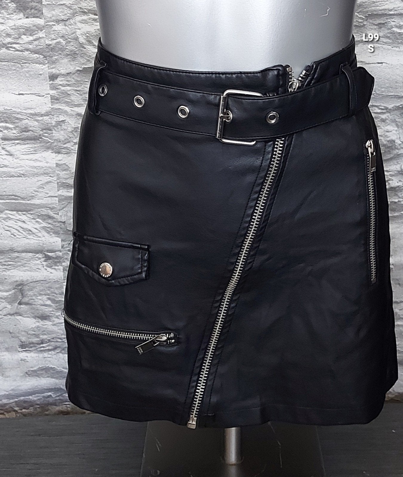Sexy Zwarte leren minirok  met ritsen en gesp - Maat S, Seven Sisters, Zwart, Ophalen of Verzenden, Zo goed als nieuw