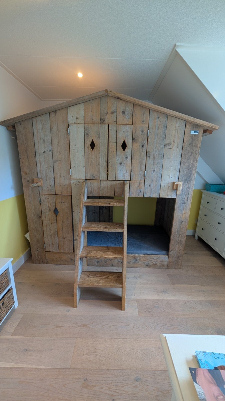 Houten Kinderbed hoogslaper speelhuis, Ophalen, 85 tot 100 cm, Gebruikt, Hoogslaper of Stapelbed