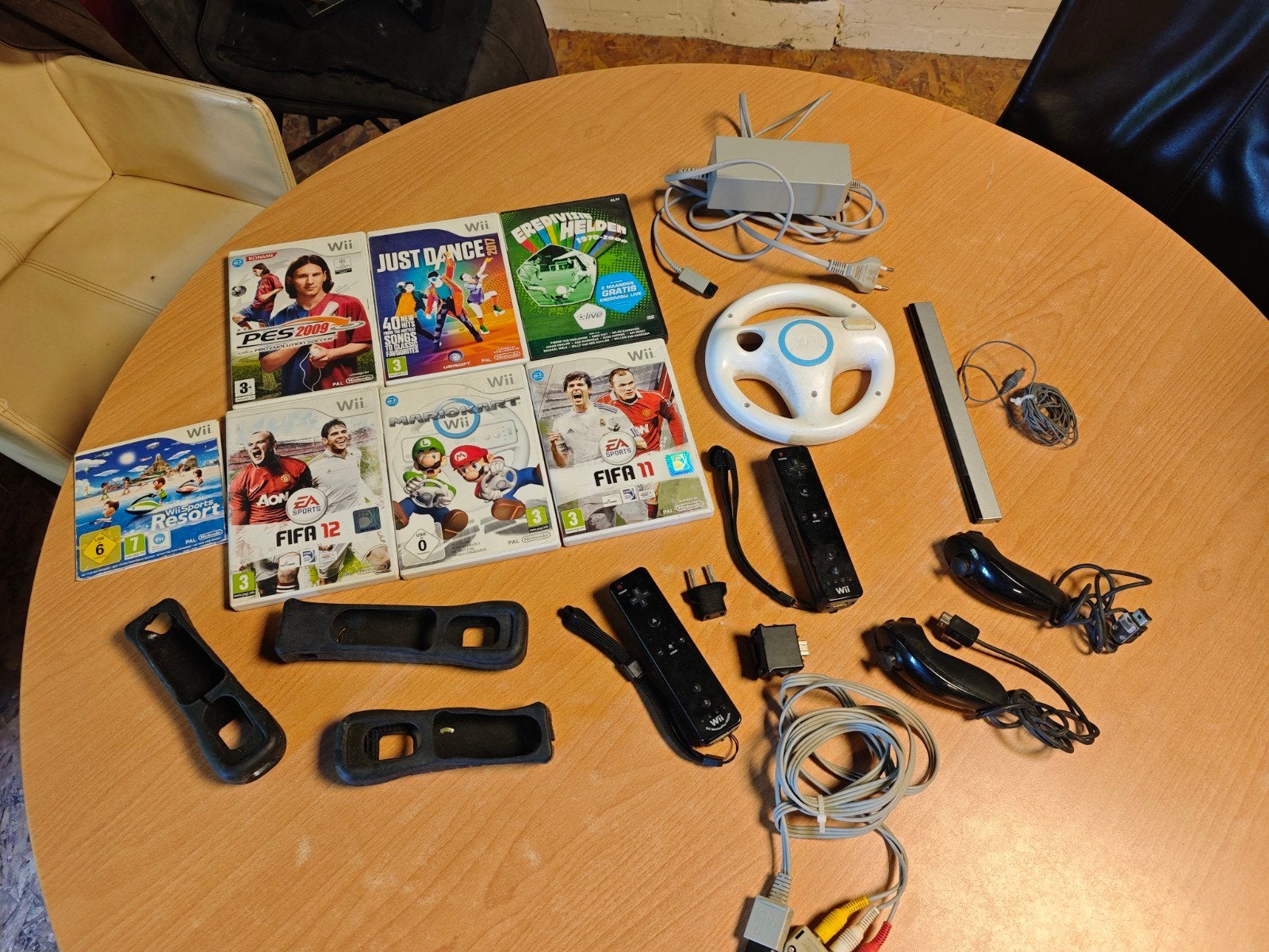 Wii accessoires en games bundel, Ophalen of Verzenden, Gebruikt, Met 3 controllers of meer, Met stuurtje