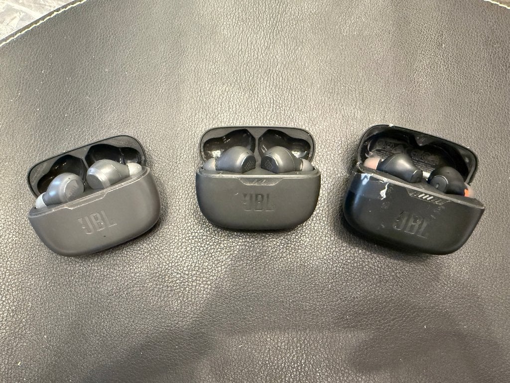 3pcs wireless earbuds - JBL, Gebruikt, Zwart, Ophalen of Verzenden, JBL
