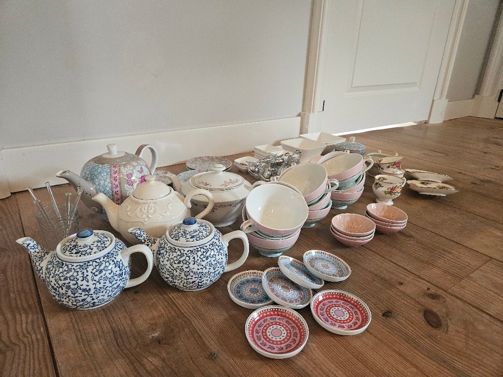 Servies en toebehoren voor een High-Tea, Huis en Inrichting, Keuken | Servies, Ophalen, Overige materialen, Overige typen, Zo goed als nieuw