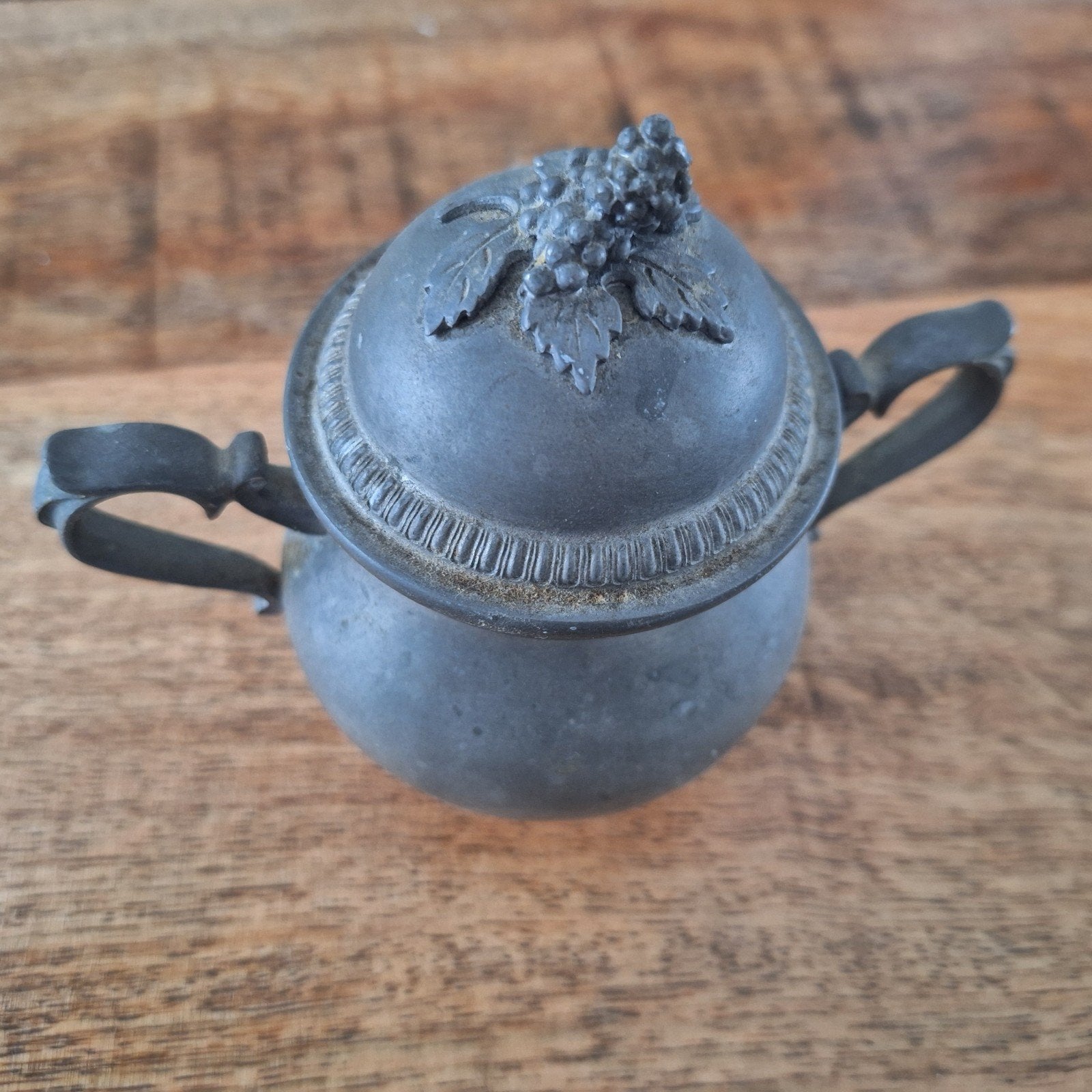 Antieke tinnen suikerpot met druivenmotief, Ophalen of Verzenden