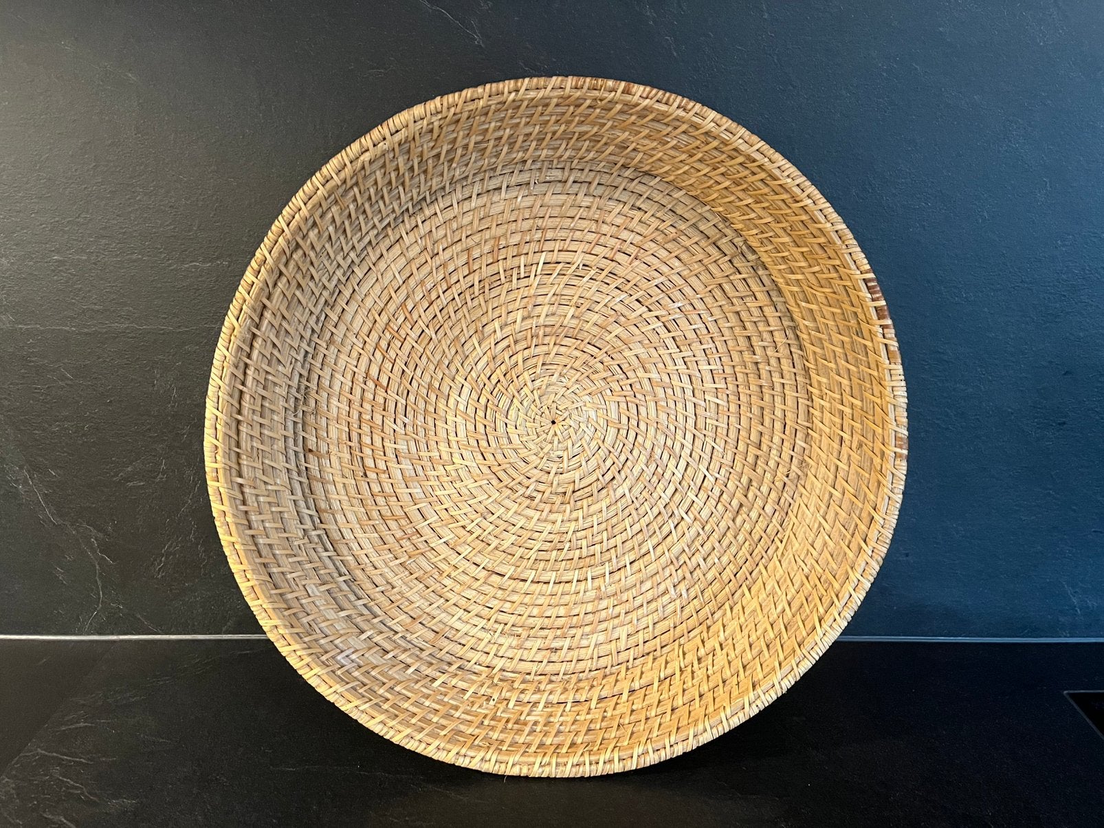 Grote rieten dienblad / schaal (Rattan Birma Ryanmar), Huis en Inrichting, Ophalen of Verzenden, Zo goed als nieuw, Rond, Riet