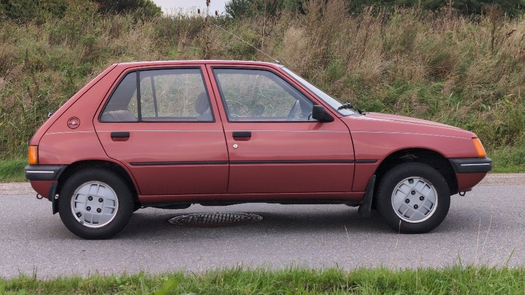 Peugeot 205 Bordeaux Rood 1.6 AUT | Oldtimer | APK | 62000km, foto 3
