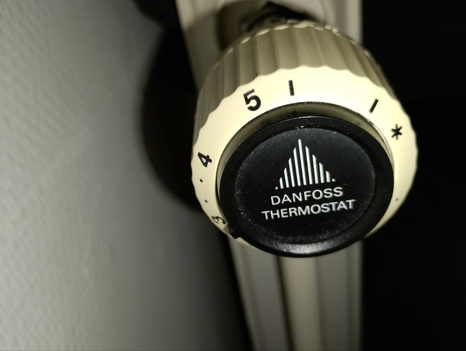 Danfoss haakse thermostaatkranen voor radiator 2 stuks., Ophalen, Gebruikt