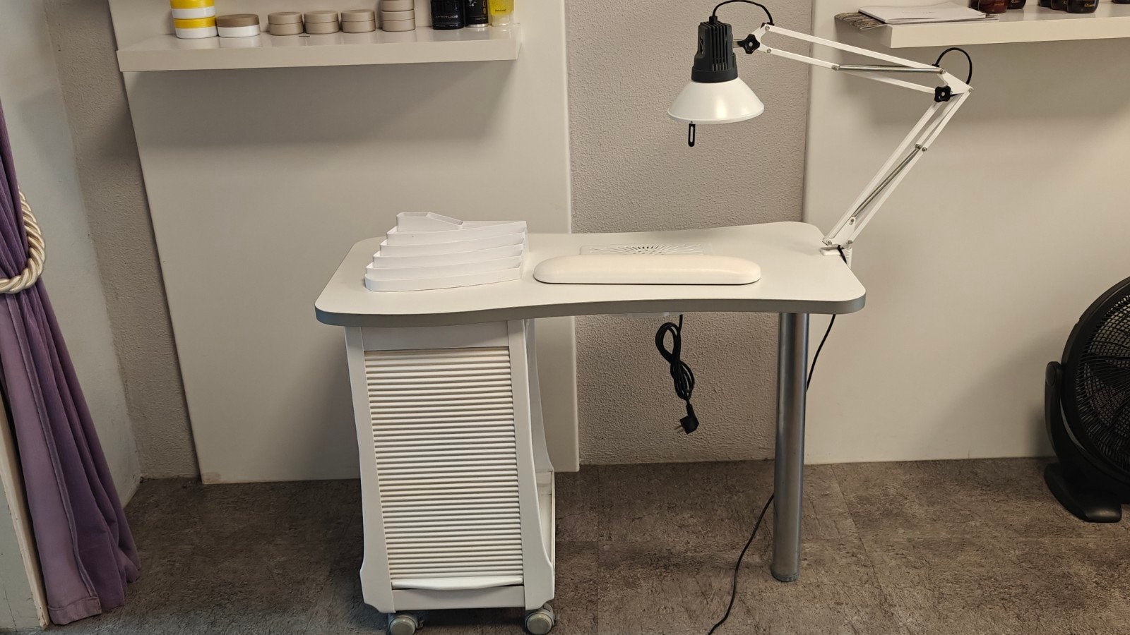 manicure/nageltafel met afzuiging, Ophalen, Zo goed als nieuw