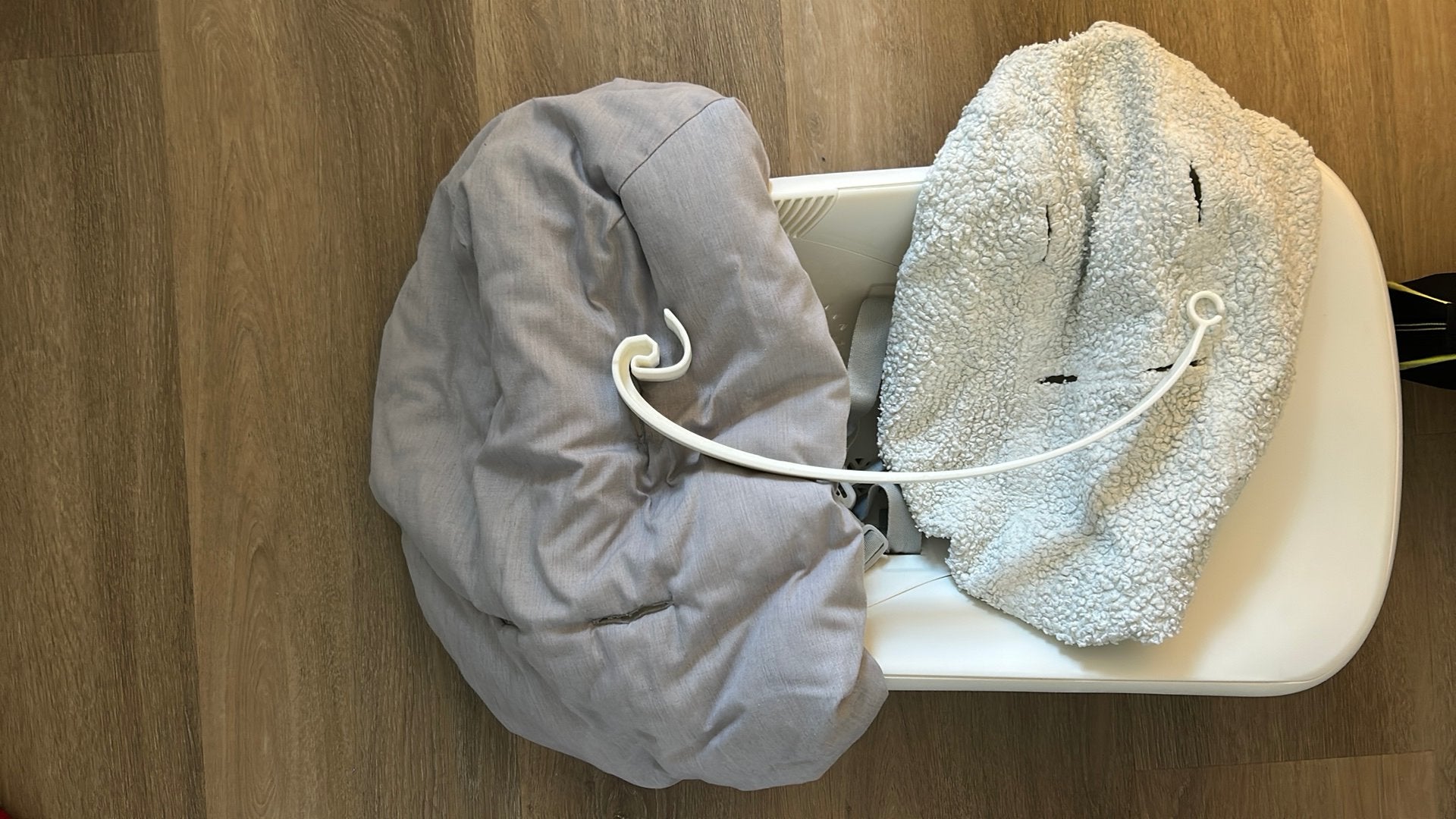 Stokke new born zitje met 2 hoesjes Zo goed als nieuw, Ophalen of Verzenden, Zo goed als nieuw, Meegroeistoel, Gordel(s)