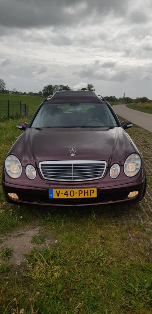 Bijna nieuwe mercedes E 220 diesel automaat ( grijs kent), Particulier, Te koop