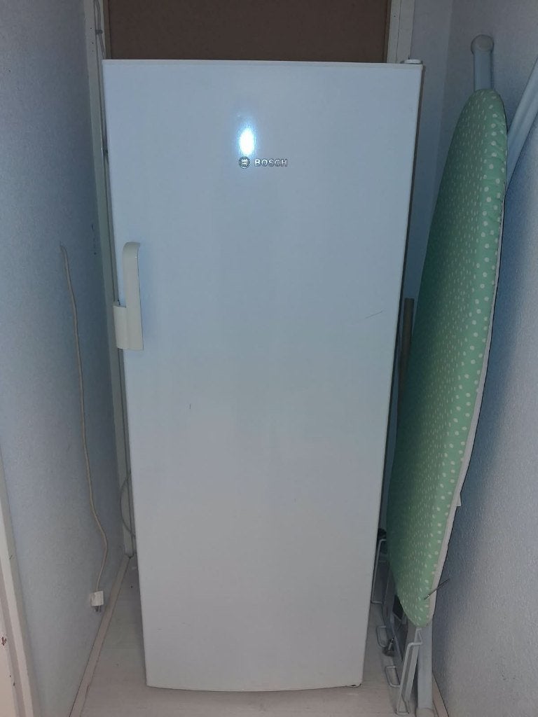 VRIESKAST BOSCH, Minder dan 60 cm, Zo goed als nieuw, Energieklasse A of zuiniger, 140 tot 160 cm