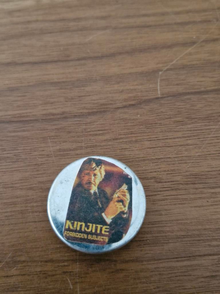 015 KinJite Forbidden Subjects button, Ophalen of Verzenden
