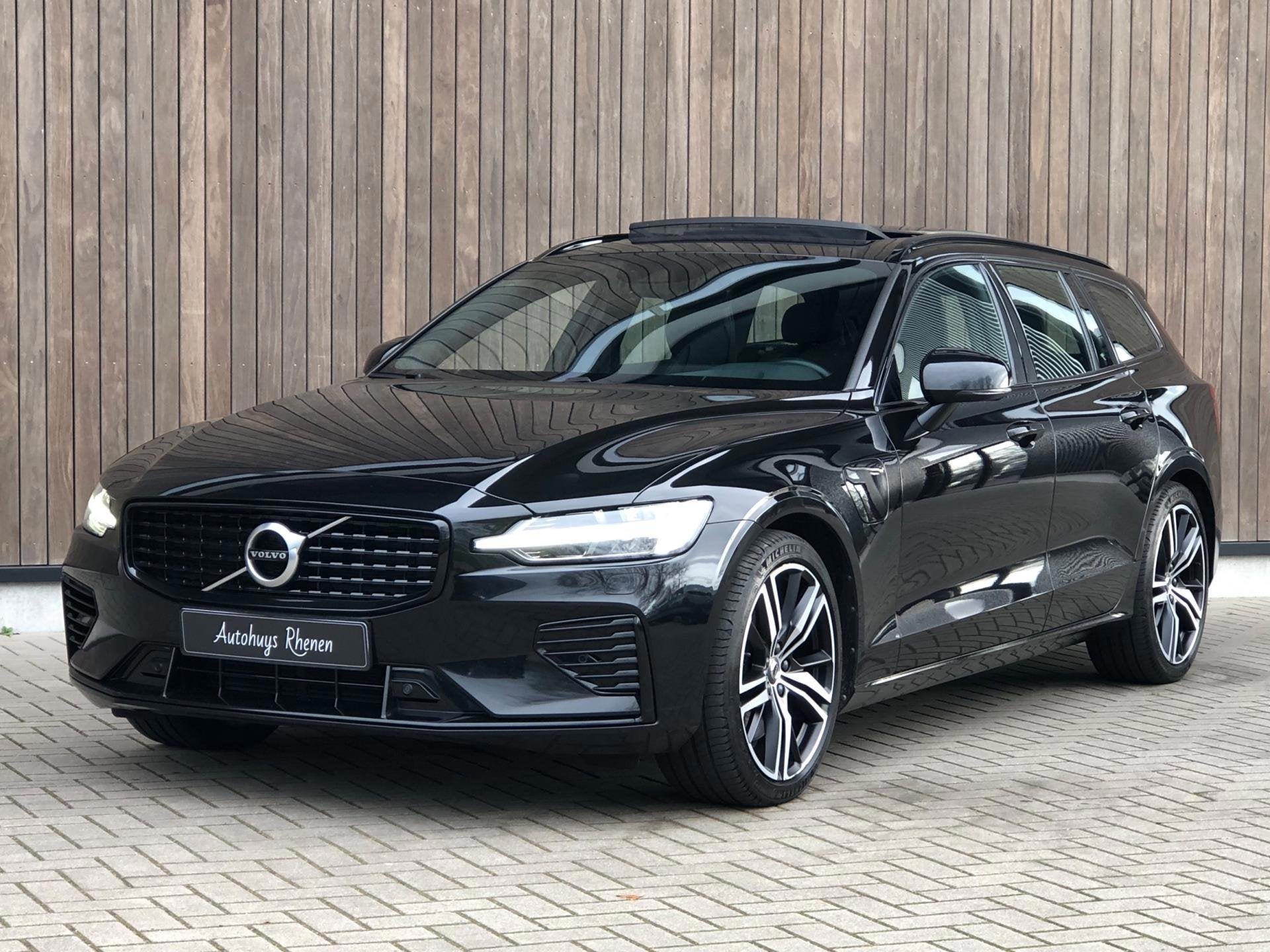 Volvo V60 2.0 T6 Recharge AWD R-Design|Trekhaak|Pano|Leder|, Automaat, Dealer onderhouden, Gebruikt, Zwart