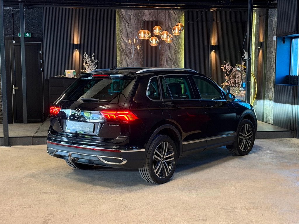 Volkswagen TIGUAN 1.4 TSI eHybrid R-Line|PANO|FULL OPTIONS, Auto's, Volkswagen, 1716 kg, 4 cilinders, 150 pk, Zwart