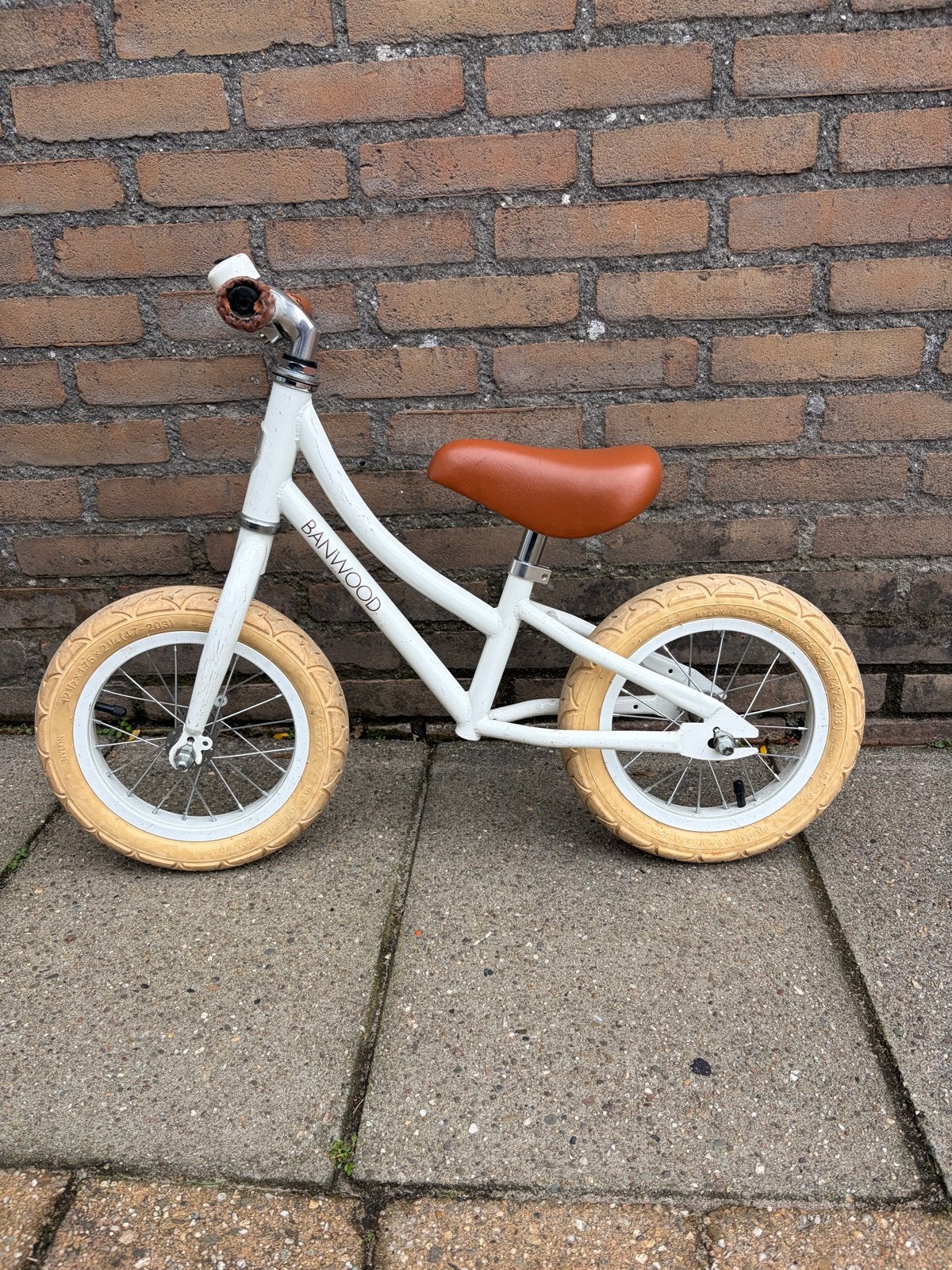 Banwood loopfiets wit met bruin zadel en handvatten, Ophalen, Gebruikt, Minder dan 16 inch