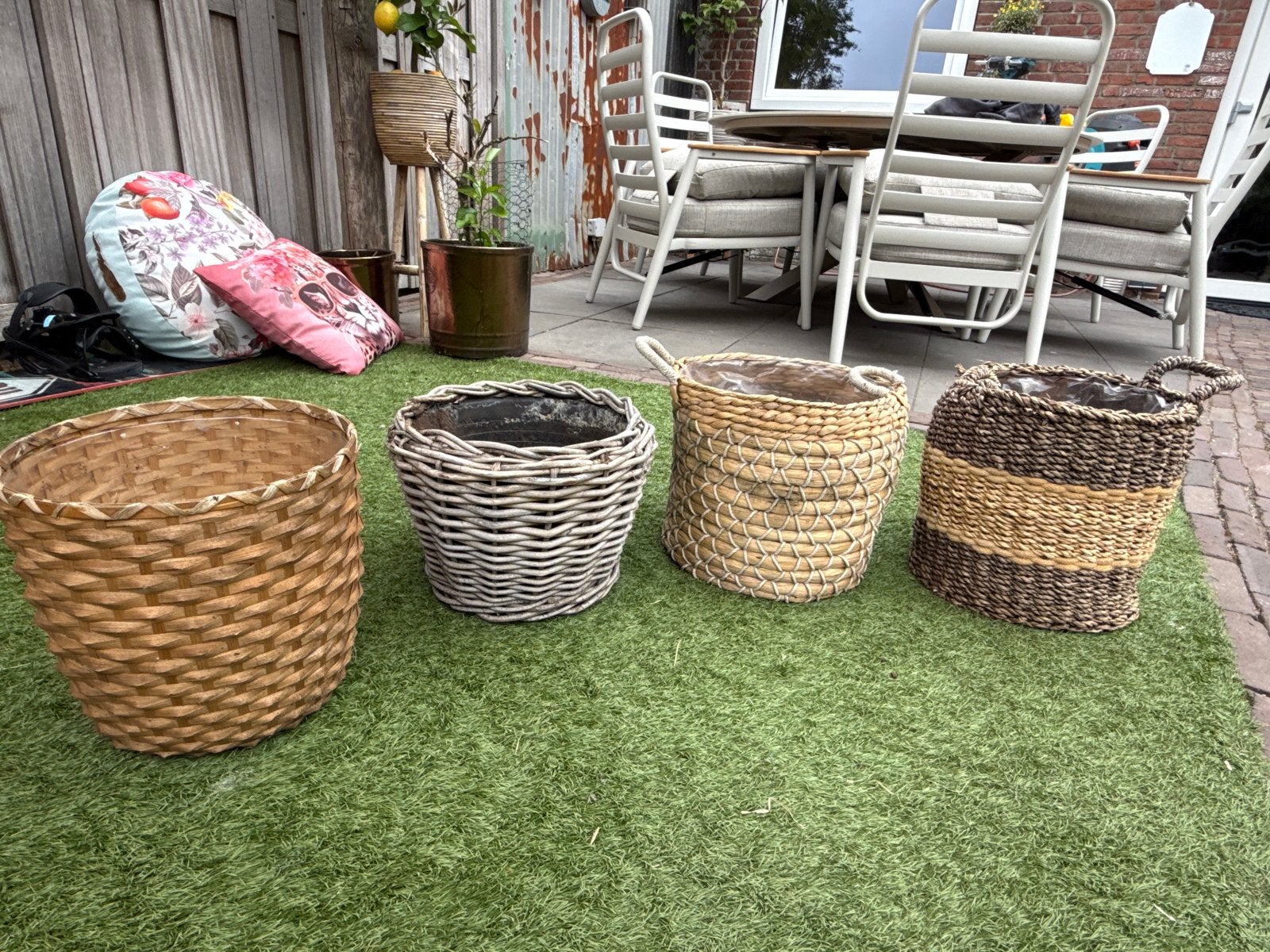 Gratis op te halen: Diverse bloempotten en manden, Tuin en Terras, Bloempotten, Overige materialen, Gebruikt, Rond, Binnen