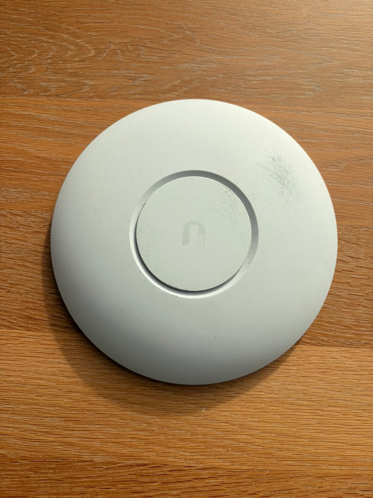Ubiquiti UniFi UAP-AC-PRO inclusief PoE-adapter – €50, Computers en Software, Ophalen of Verzenden, Zo goed als nieuw