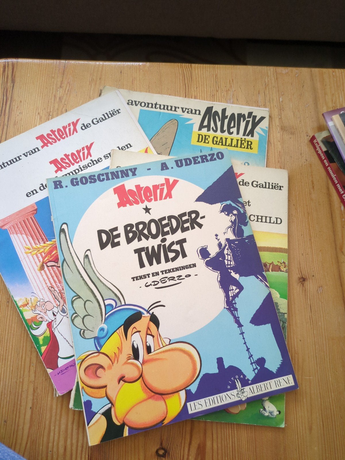 Asterix stripboeken - De Broeder-Twist en meer, Meerdere stripboeken, Ophalen of Verzenden, Gelezen, René Goscinny en Albert Uderzo