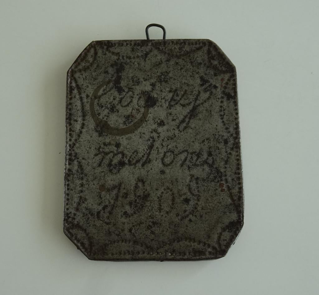Antiek Religieus Bord met Tekst : God Zij Met Ons, 1909, Ophalen