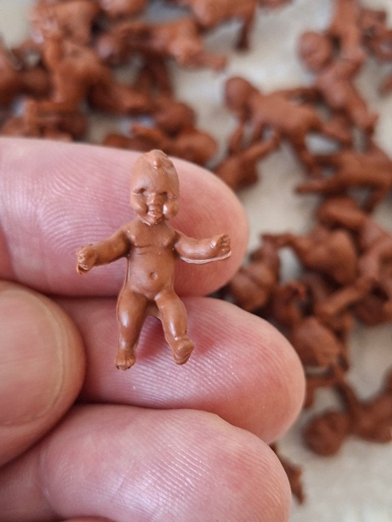 Rubber Baby Poppetje Zwart 1:24 Poppenhuis 2 cm, Verzamelen, Poppenhuizen en Toebehoren, Ophalen of Verzenden, Nieuw, Decoratie