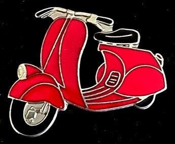 Vespa pin- rood emaille, Ophalen of Verzenden, Nieuw, Transport, Speldje of Pin