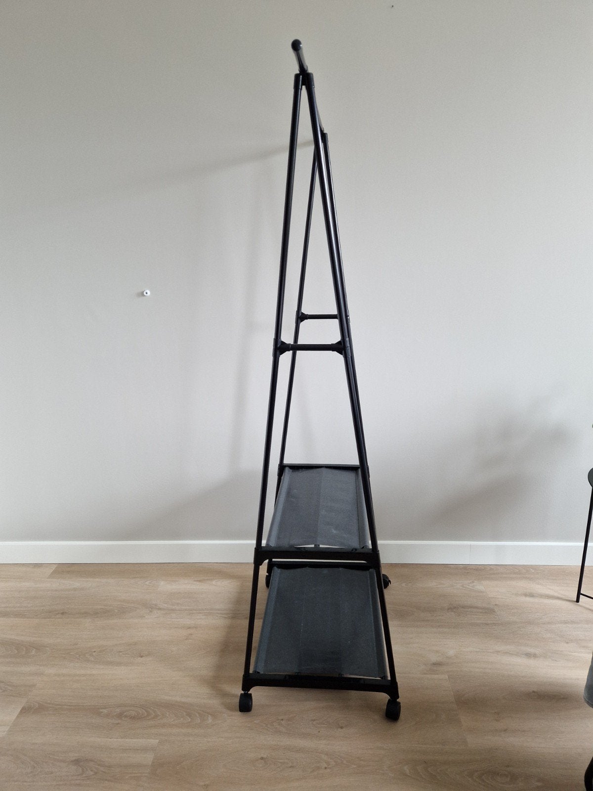 Zwart kunststof kledingrek B60 x H155 cm met wielen, Ophalen, Met wielen, Zo goed als nieuw