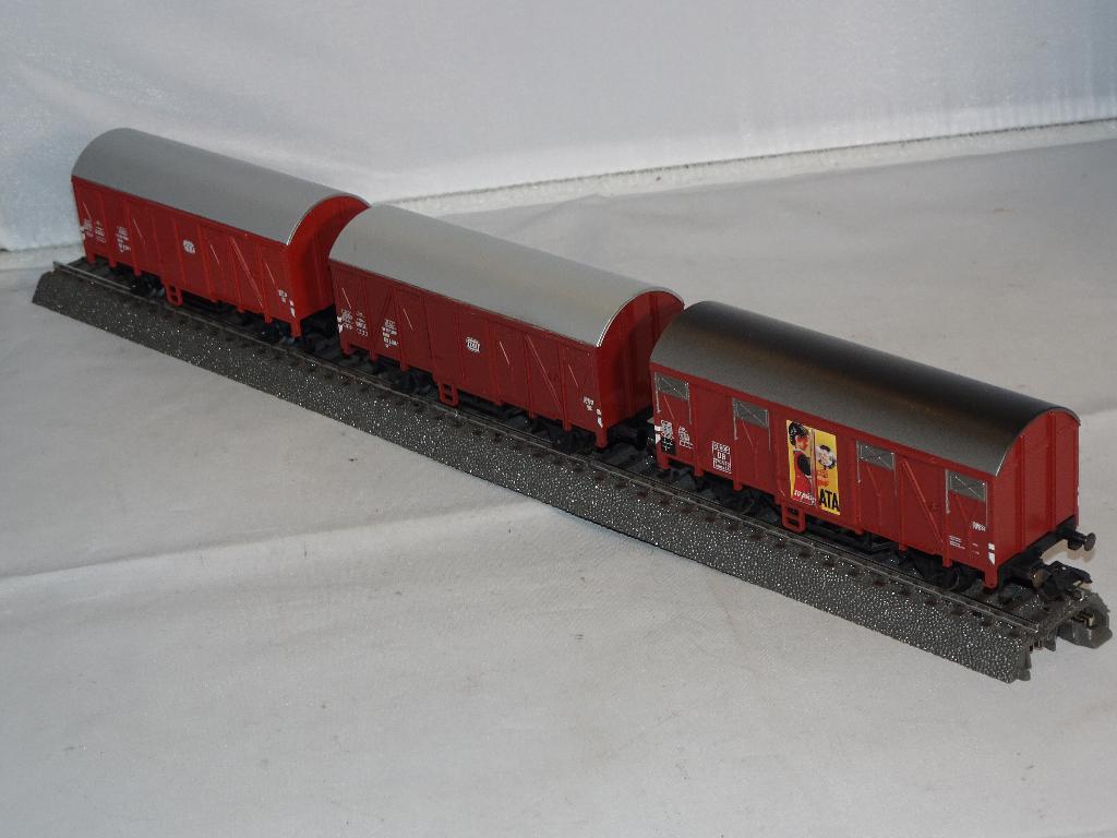 Marklin 3 x gesloten wagon met kortkoppeling (#348), Wisselstroom, Ophalen of Verzenden, Märklin, Nieuw