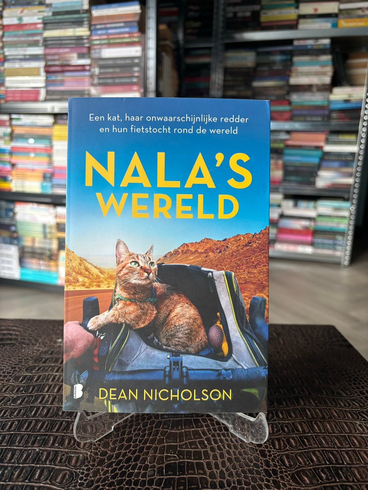 Nala's Wereld: Een kat, haar redder en hun fietstocht, Ophalen of Verzenden, Zo goed als nieuw, Nederland