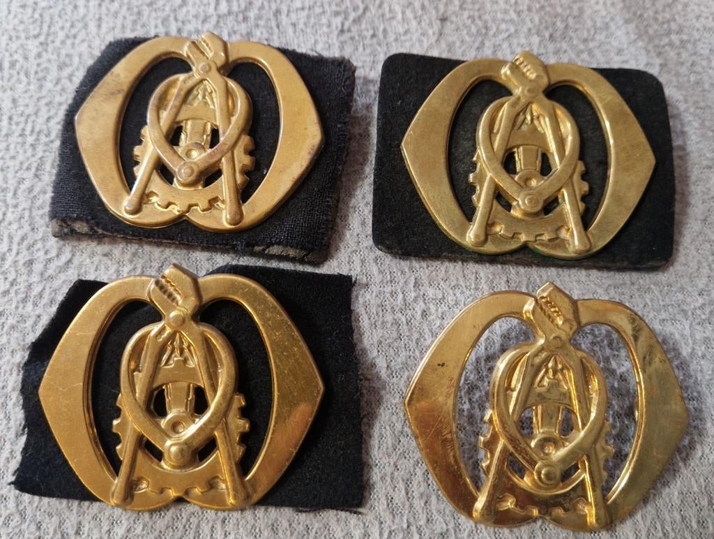 Baretemblemen Technische Dienst., Verzamelen, Ophalen of Verzenden, Landmacht, Nederland, Embleem of Badge