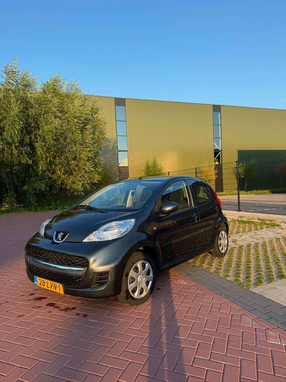Peugeot 107 1.0 12V 5DR 2010 Grijs, Auto's, Voorwielaandrijving, 4 stoelen, 68 pk, Origineel Nederlands