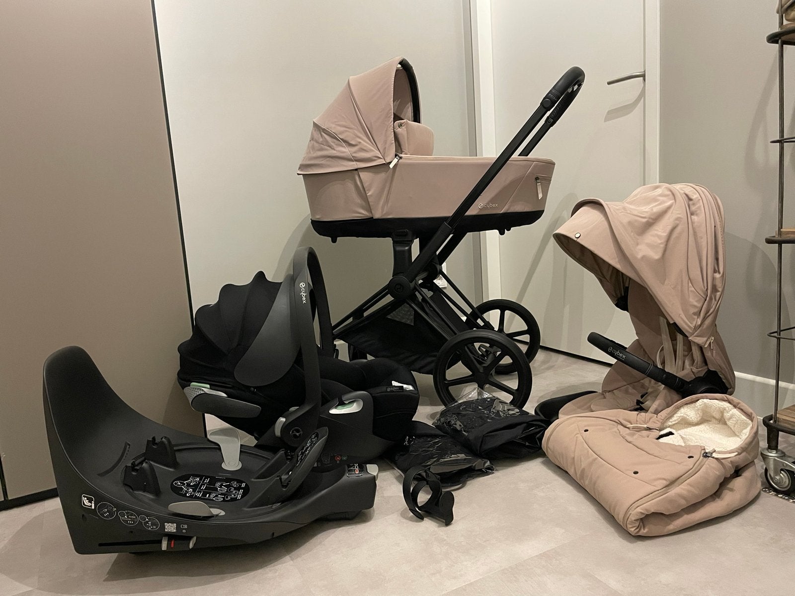 Cybex Priam 4 Cosy Beige set met Autostoel & Isofix, Zo goed als nieuw, Combiwagen, Met autostoeltje, Ophalen
