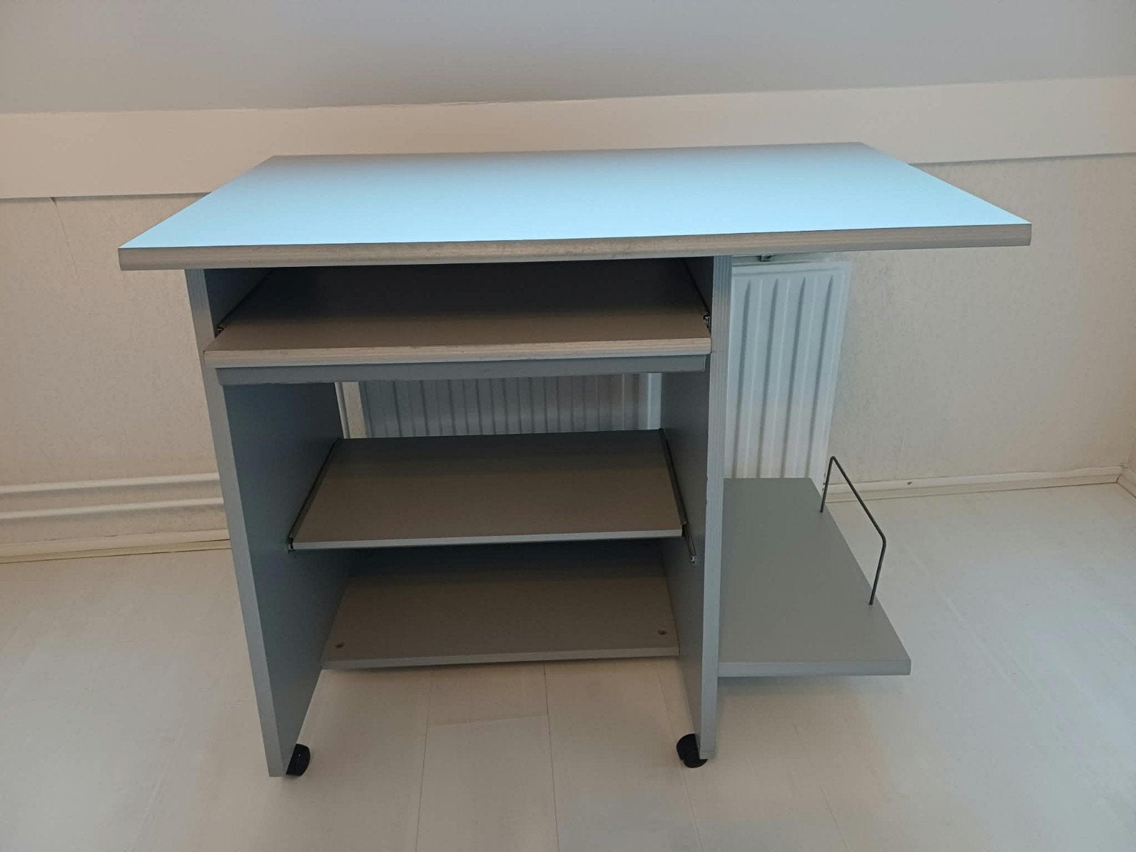 Computerbureau, Huis en Inrichting, Ophalen, Gebruikt, Spaanplaat of MDF, Grijs