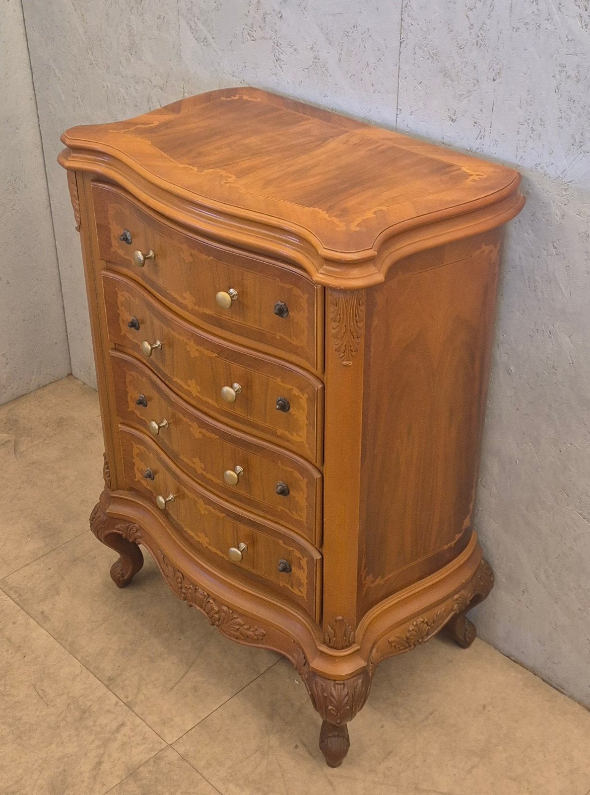 Louis XV stijl ladenkast met marqueterie en sierhoutsnijwerk, Antiek en Kunst, Ophalen