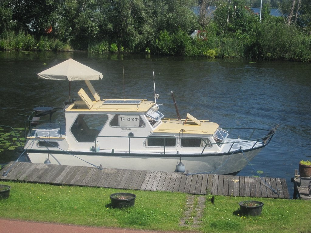 SUCCES MOTORBOOT  GESLOTEN DEKSALON. KAN OP GEWOONT WORDEN., Watersport en Boten, 9 m, Gebruikt, 42 pk, 100 cm
