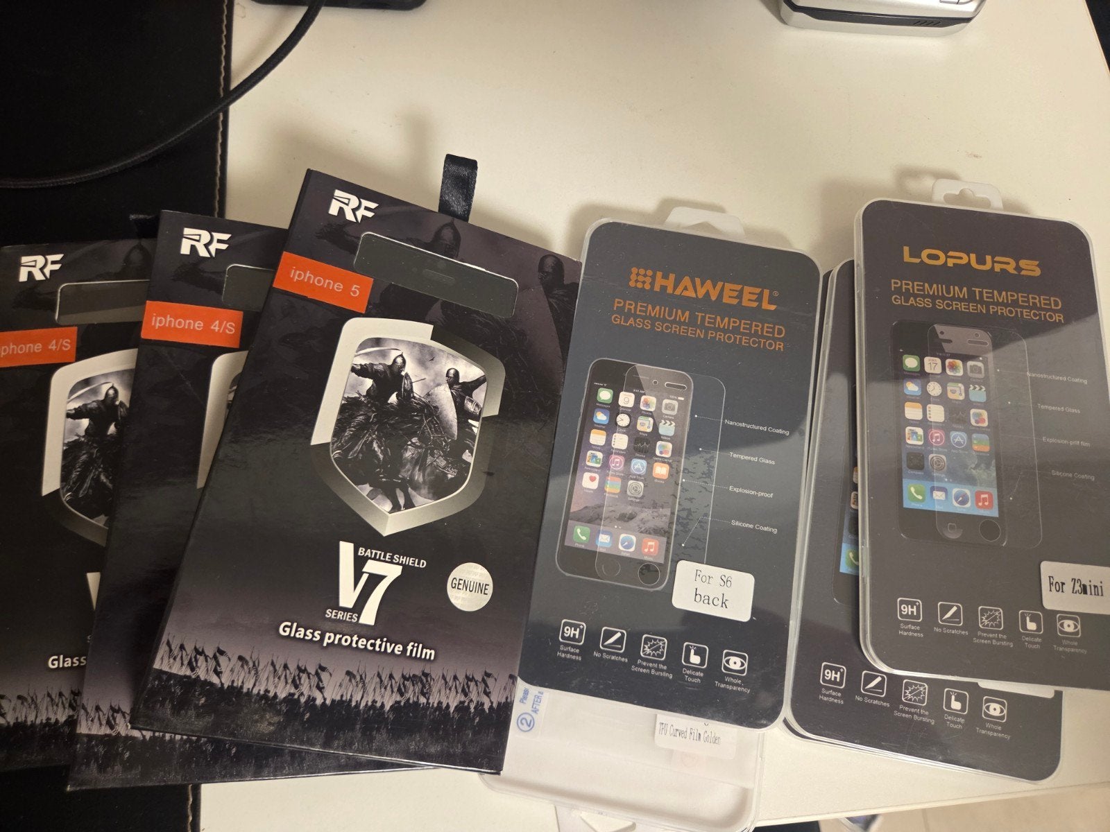 Diverse screenprotectors Merken, Krasbestendig, IPhone 4S, Nieuw, Ophalen of Verzenden