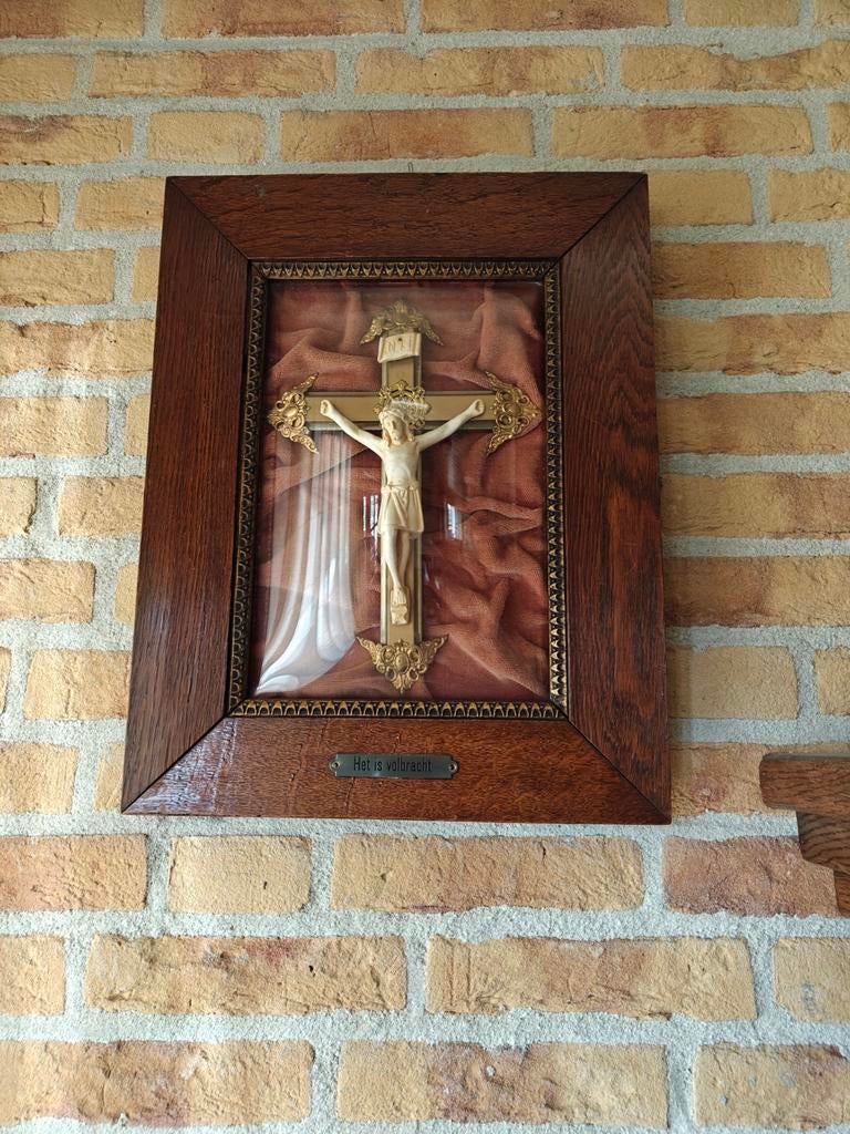 Schilderij met Jezus aan t kruis, Ophalen