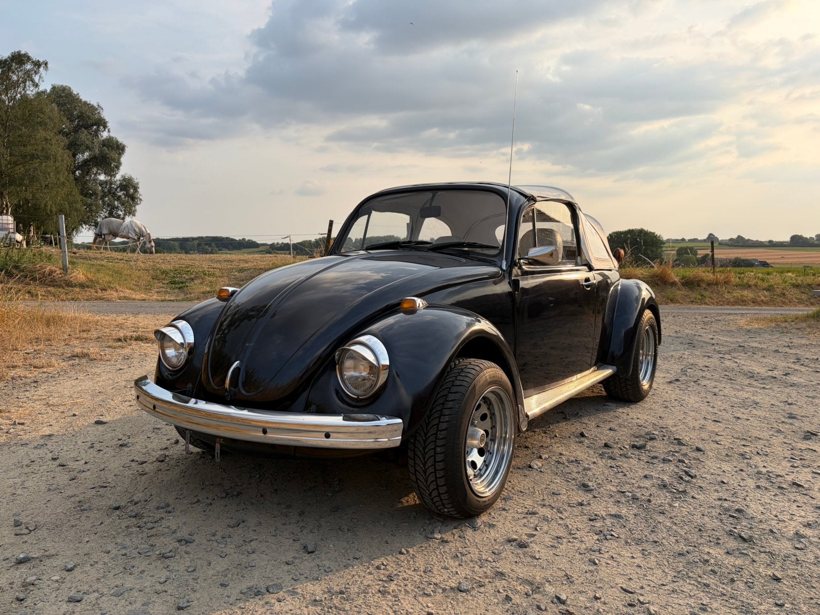 Volkswagen Kever Wizard-style 1974 – unieke brede cabrio, Auto's, Beige, Cabriolet, Volkswagen, Zwart
