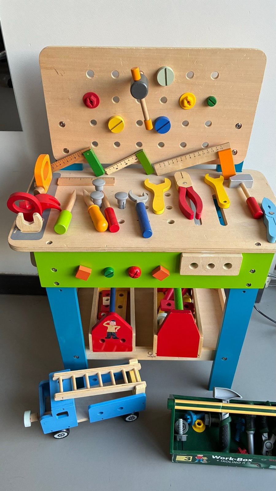 Houten werkbank met gereedschap en klusbus, Ophalen, Gebruikt, Jongen of Meisje